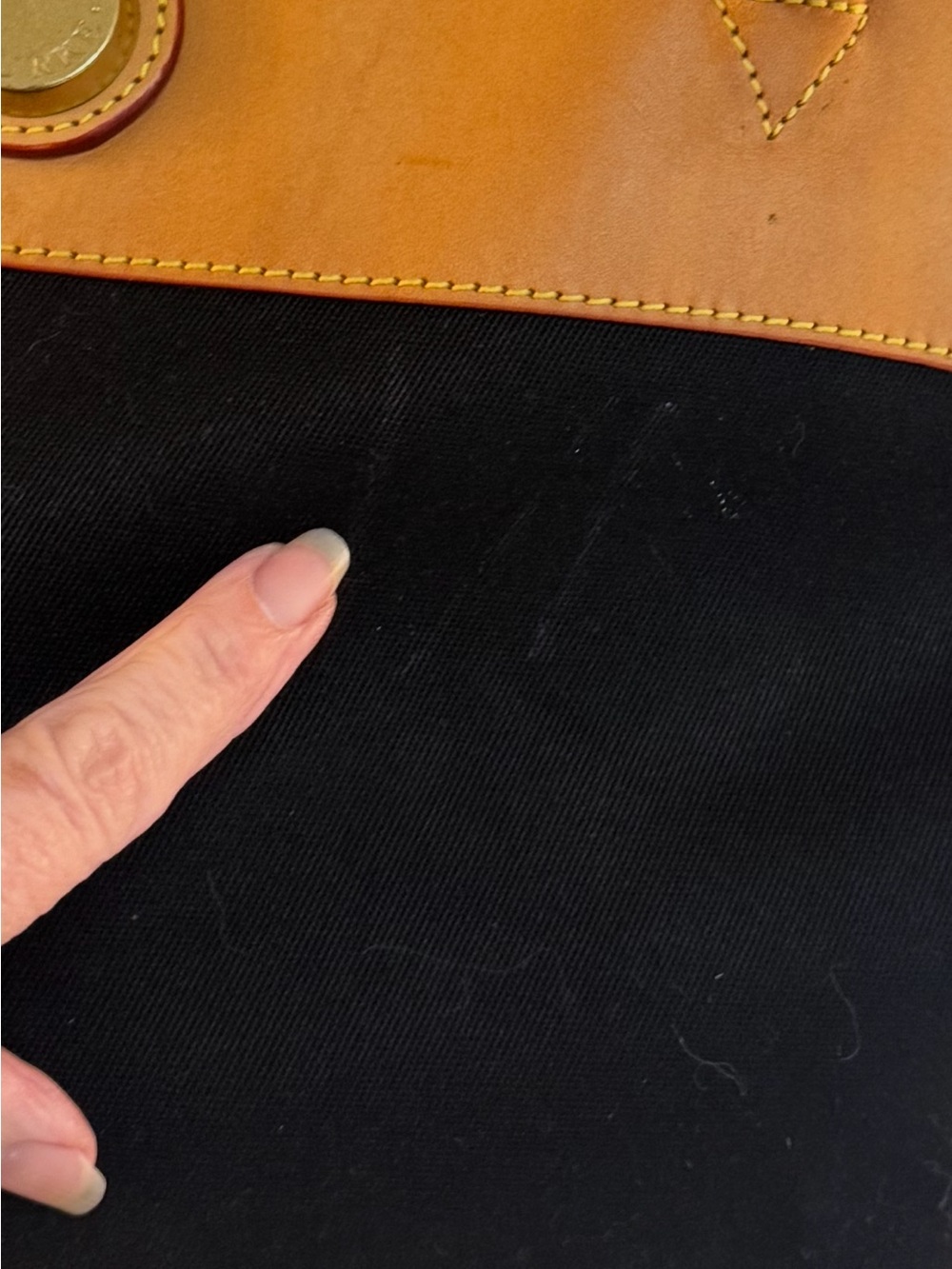 🖤💛 VINTAGE DOONEY AND BOURKE CABRIOLET WEEKENDER! - Picture 15 of 16
